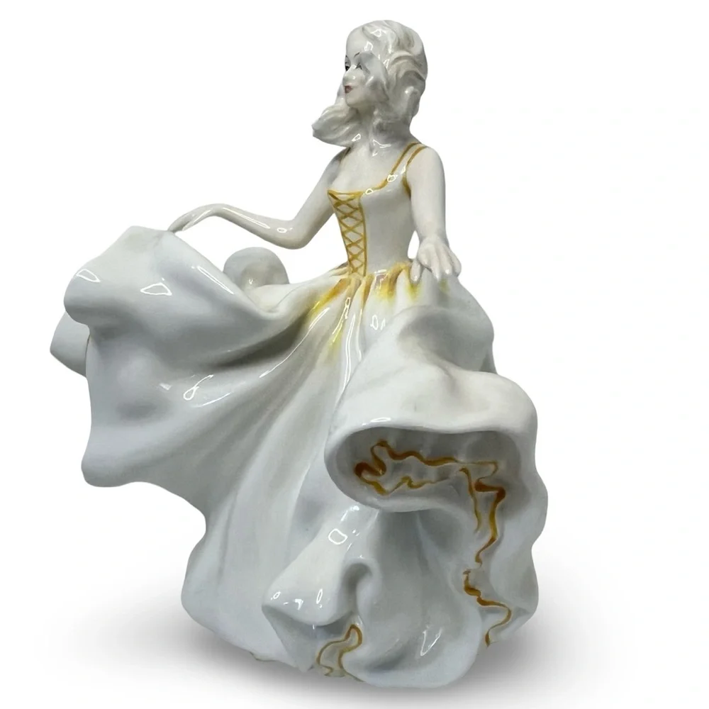 Vintage 1974 Royal Doulton Figurine “Sweet Seventeen” HN 2734 - Picture 2 of 6